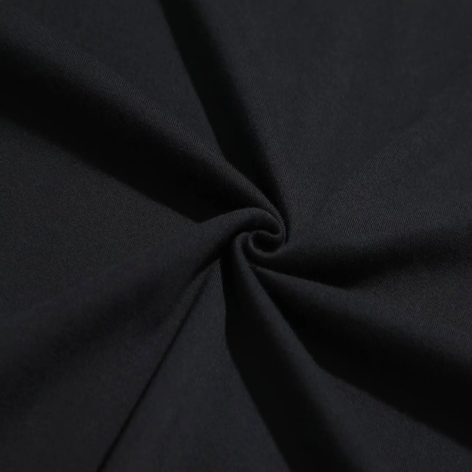 Pleasures x Daft Punk Collabor - đánh giá và giá Streetwear Brand Pleasures